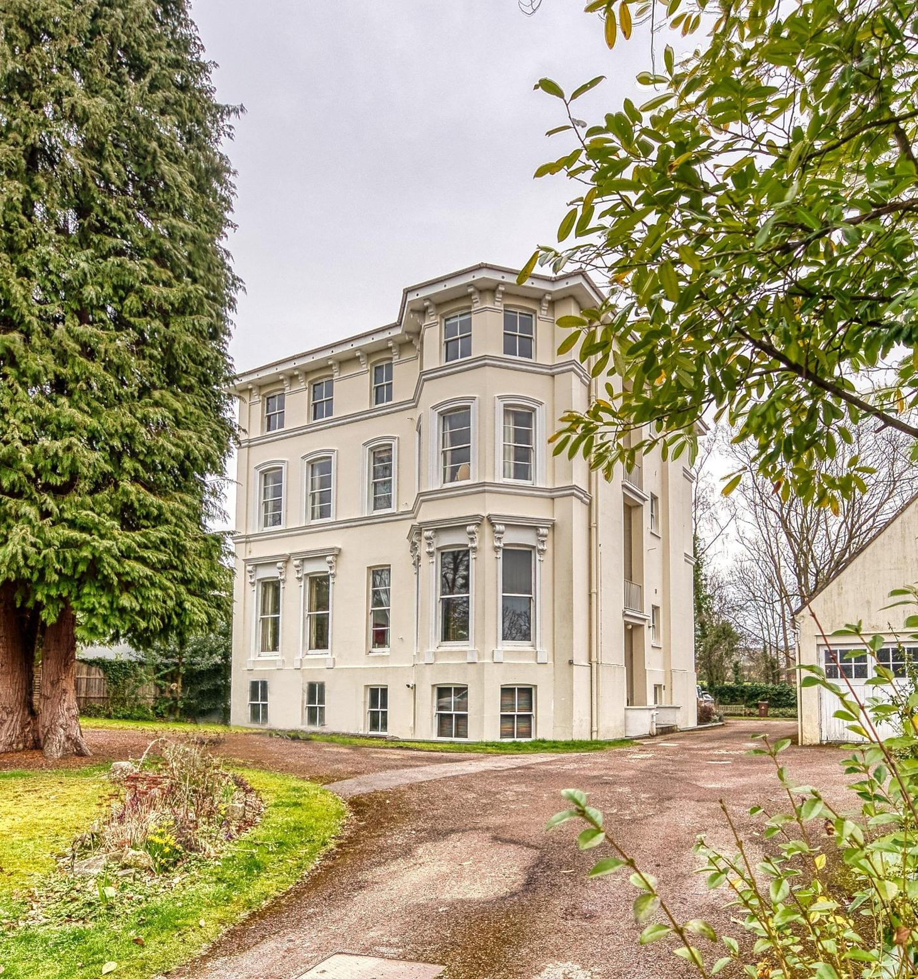 2 Bedroom Stylish Spacious Apt, Sleeps 6, Central Cheltenham, With Free Parking - By Blue Puffin Stays Exterior photo