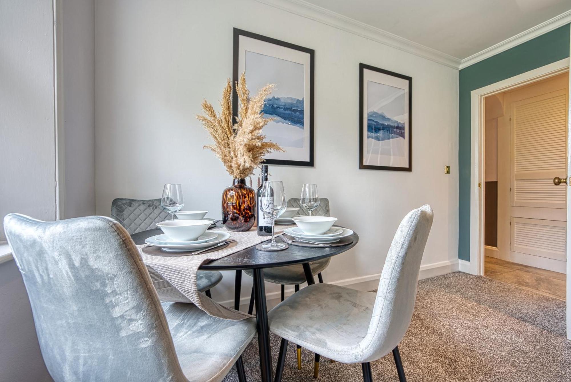 2 Bedroom Stylish Spacious Apt, Sleeps 6, Central Cheltenham, With Free Parking - By Blue Puffin Stays Exterior photo