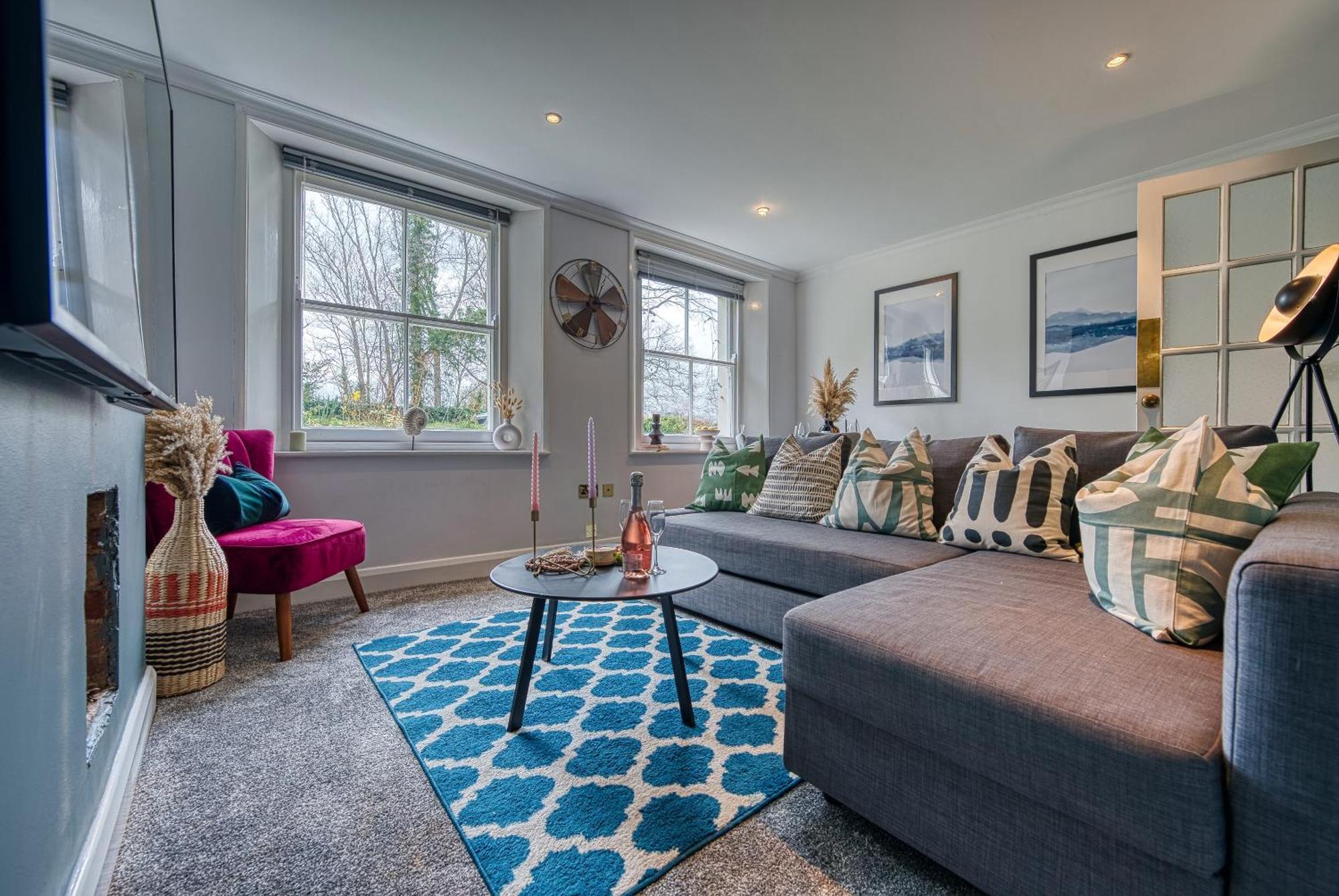2 Bedroom Stylish Spacious Apt, Sleeps 6, Central Cheltenham, With Free Parking - By Blue Puffin Stays Exterior photo