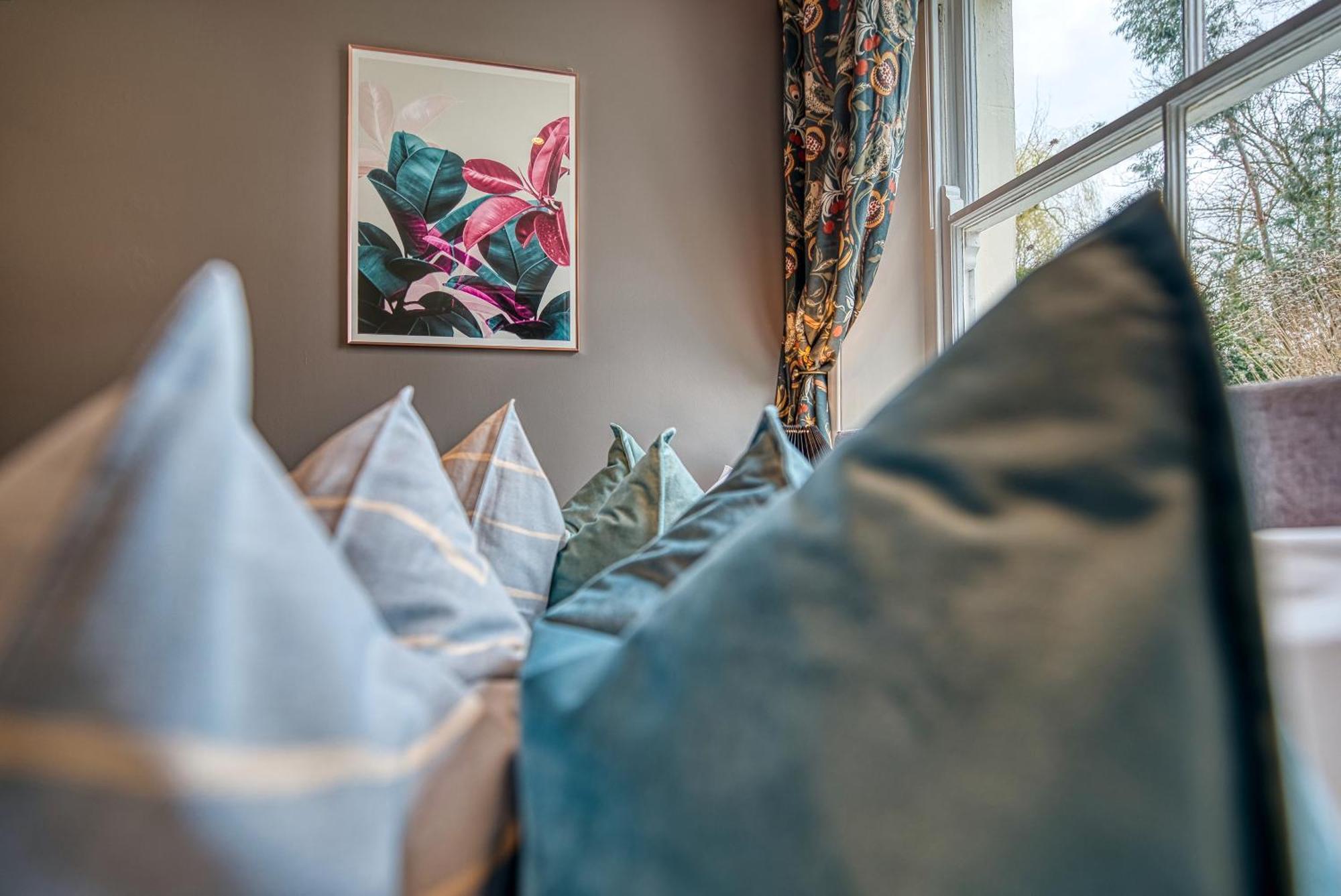 2 Bedroom Stylish Spacious Apt, Sleeps 6, Central Cheltenham, With Free Parking - By Blue Puffin Stays Exterior photo
