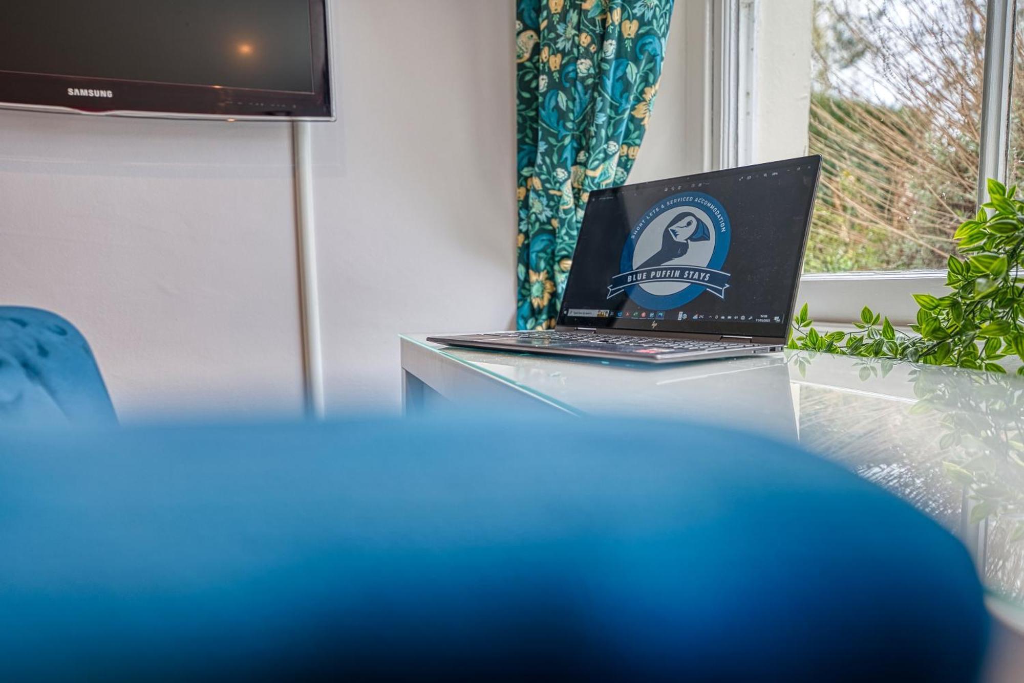 2 Bedroom Stylish Spacious Apt, Sleeps 6, Central Cheltenham, With Free Parking - By Blue Puffin Stays Exterior photo