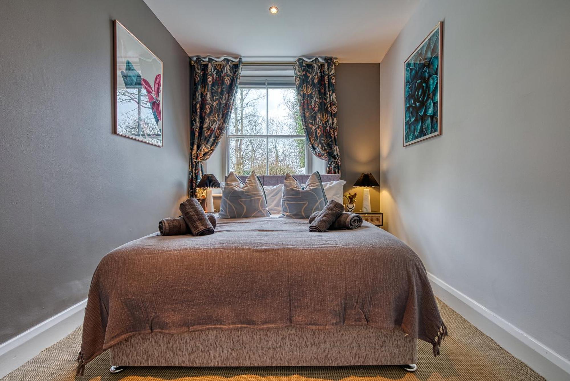 2 Bedroom Stylish Spacious Apt, Sleeps 6, Central Cheltenham, With Free Parking - By Blue Puffin Stays Exterior photo
